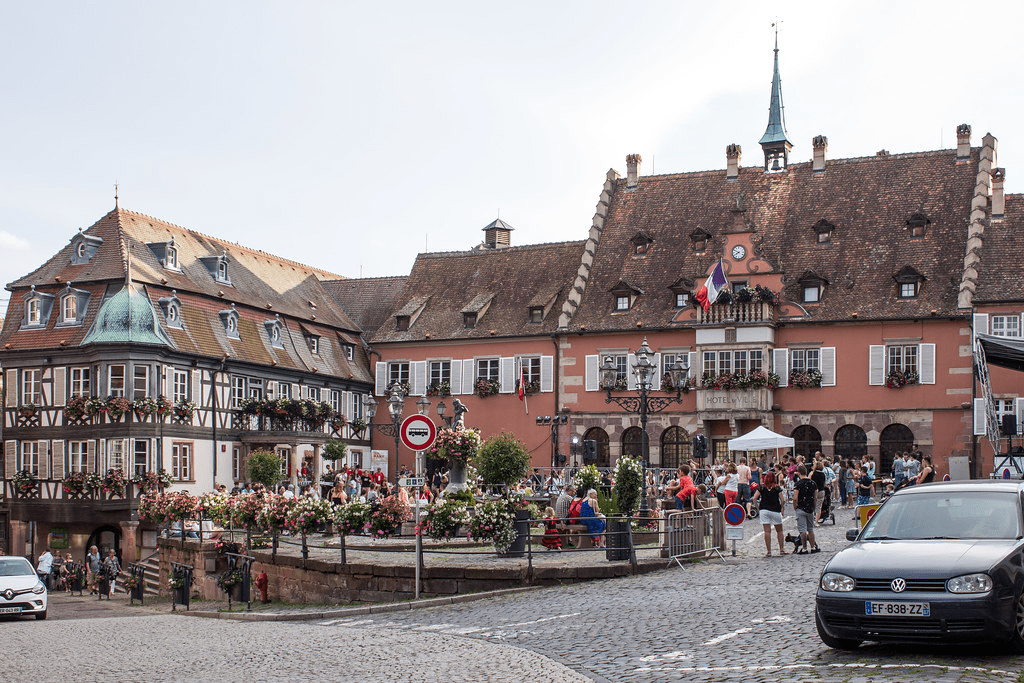 An image of the Place de l'Hôtel de Ville in the Alsace region. 