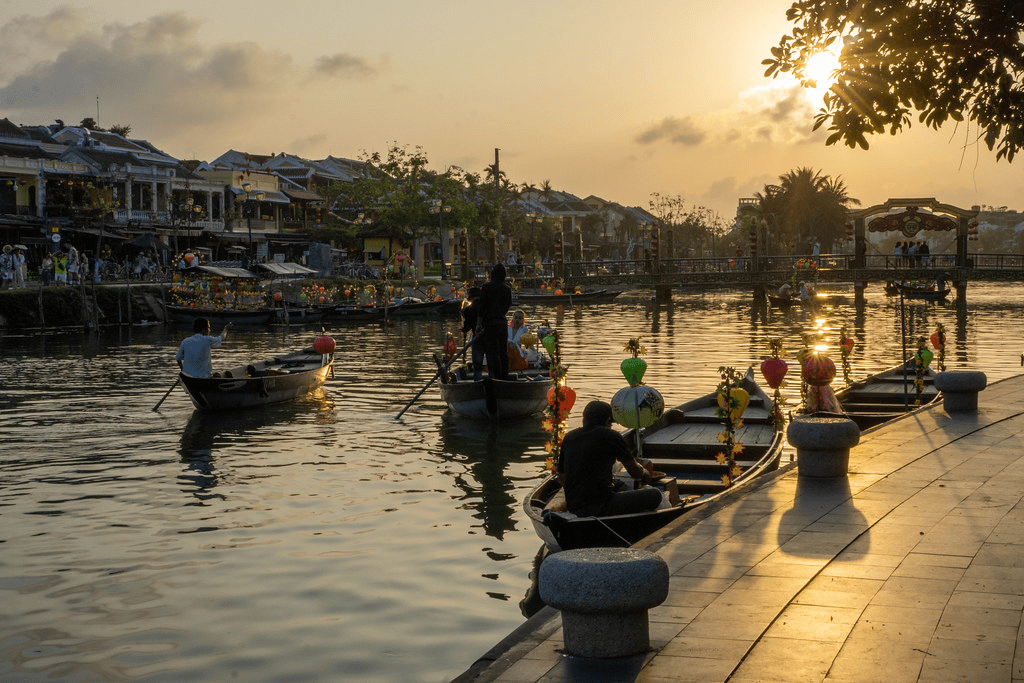 An image of a river in Hoi An with boats traversing the river. 