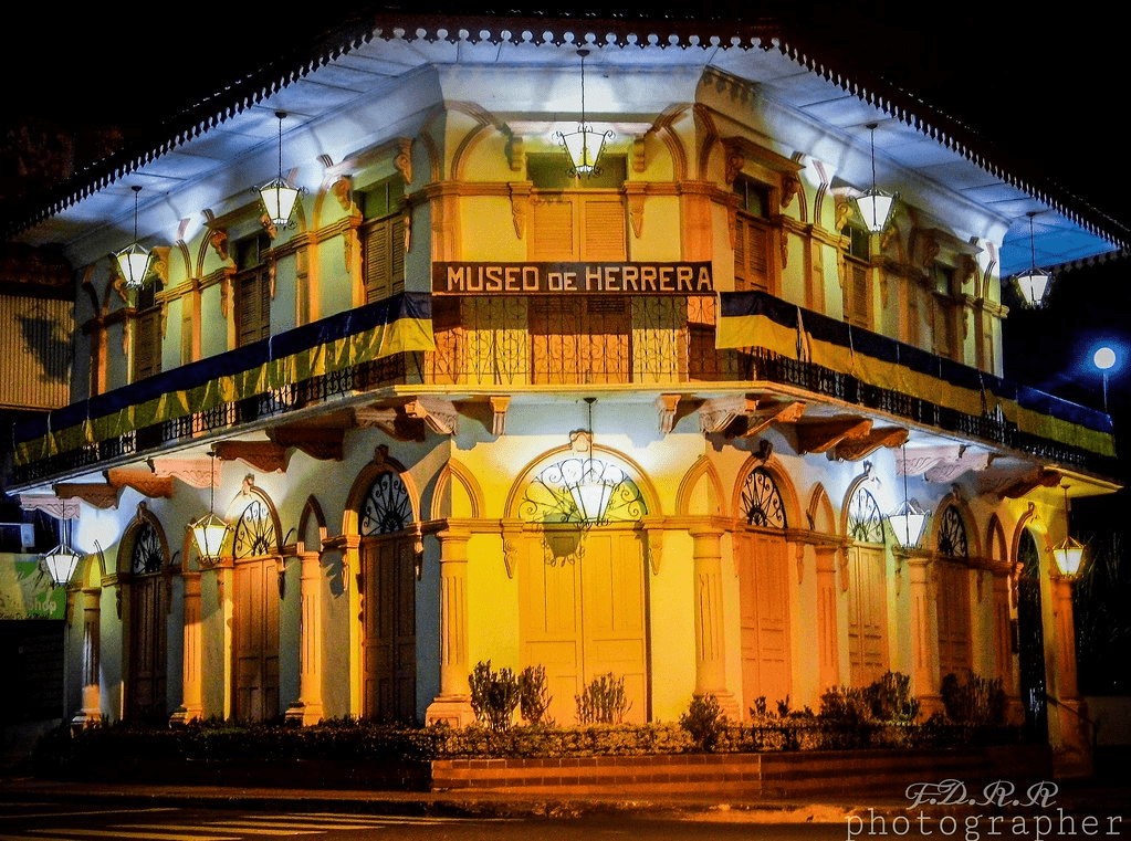 An image of the Museo de Herrera front entrance in Chitre Panama.