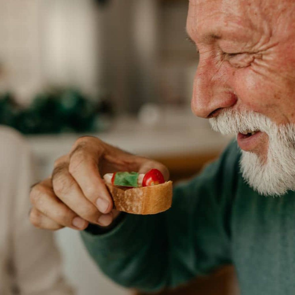 Senior Dining Delights: 7 Ways to Enjoy Your Favorite Foods