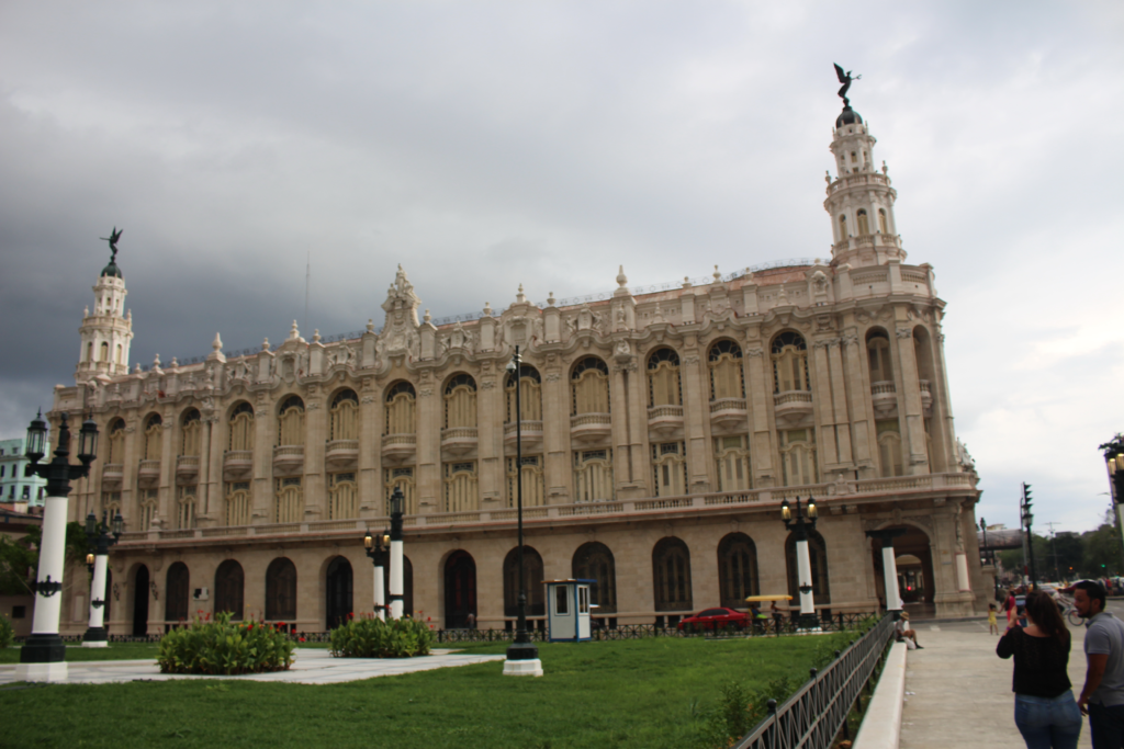 An image of the Gran Teatro de La Habana building.