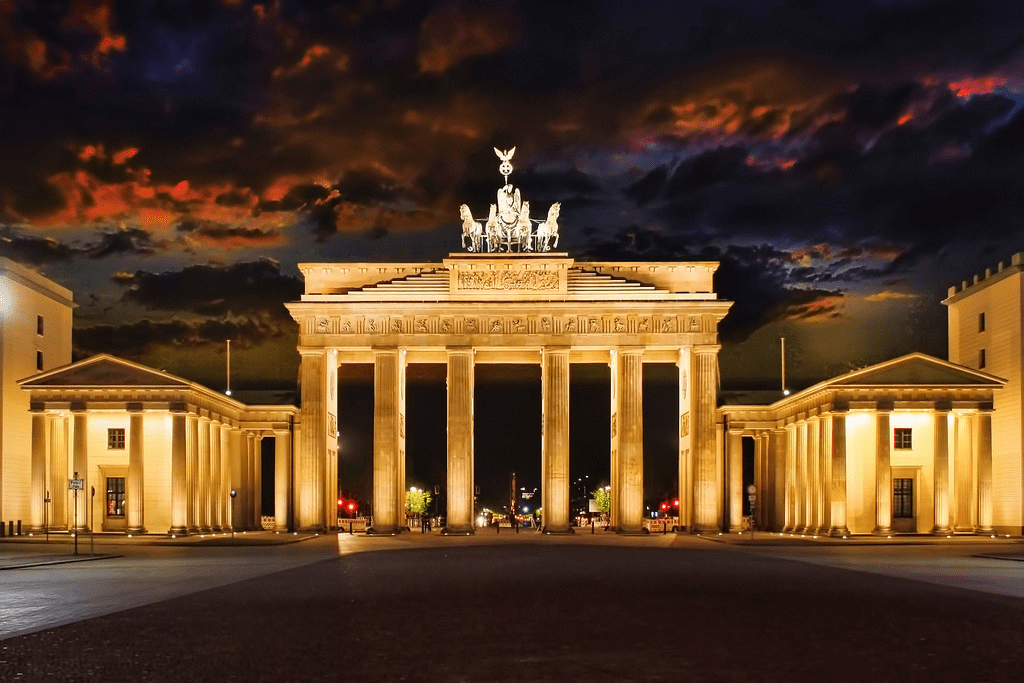 An image of the brandenburg gate, one of many attractions to senior trips to Berlin.