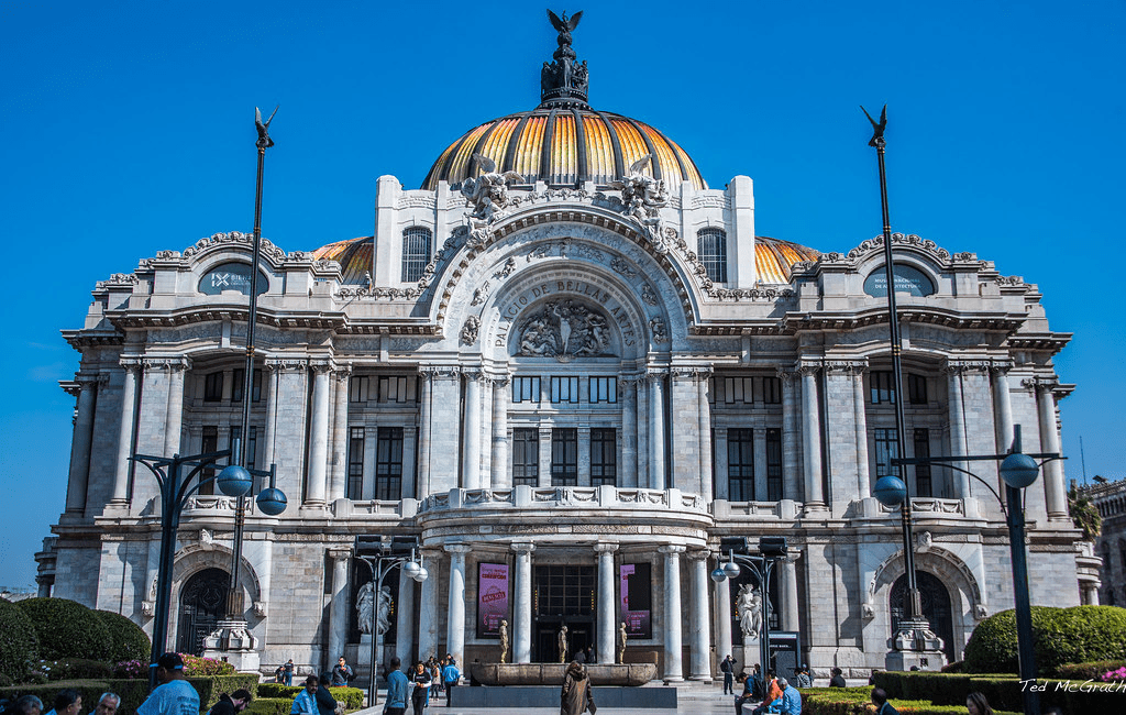 An image of the Palacio de Bellas Artes.