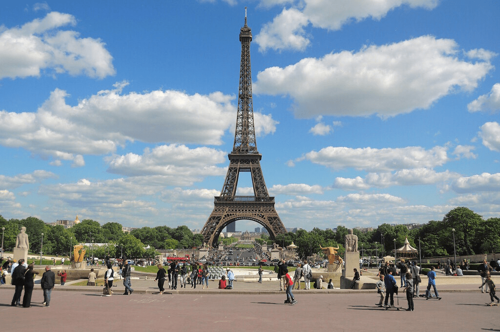 An image of the Eiffel Tower, an iconic attraction to a senior tour of Paris.