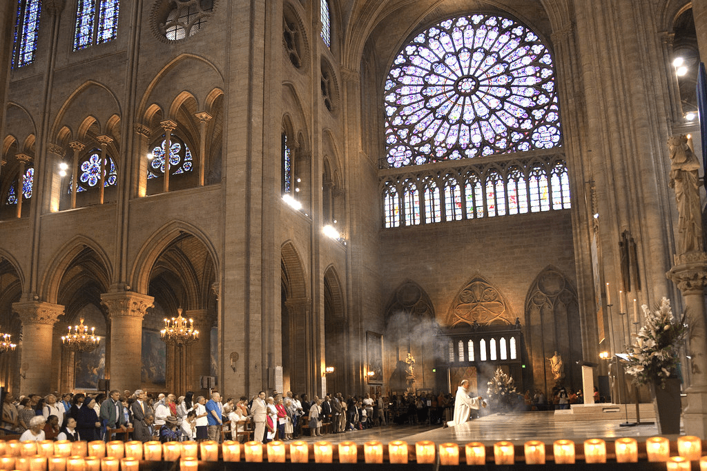 An image of the Notre Dame interior.