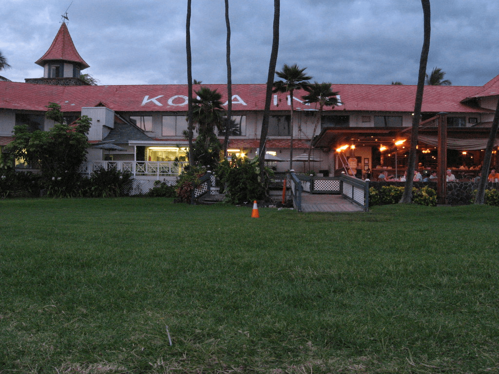 An image of the Kona Inn within the Kailua Village.