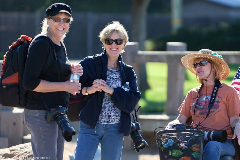 Outdoor photography for seniors encourages teamwork and a sense of camaraderie among participants. 