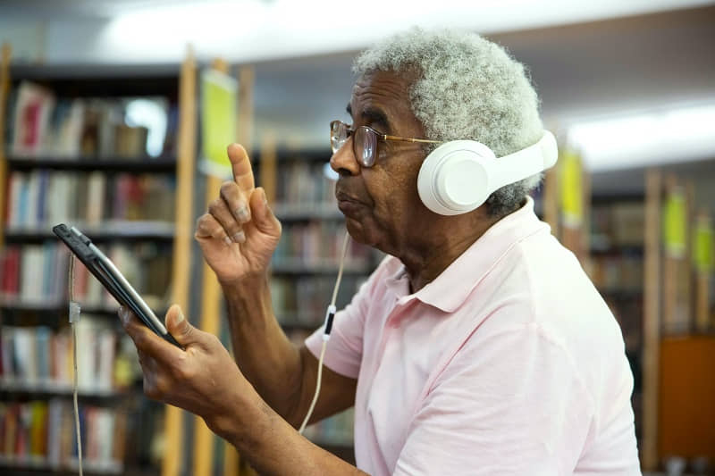 More and more mental health professionals prescribe music therapy for seniors who suffer from anxiety.