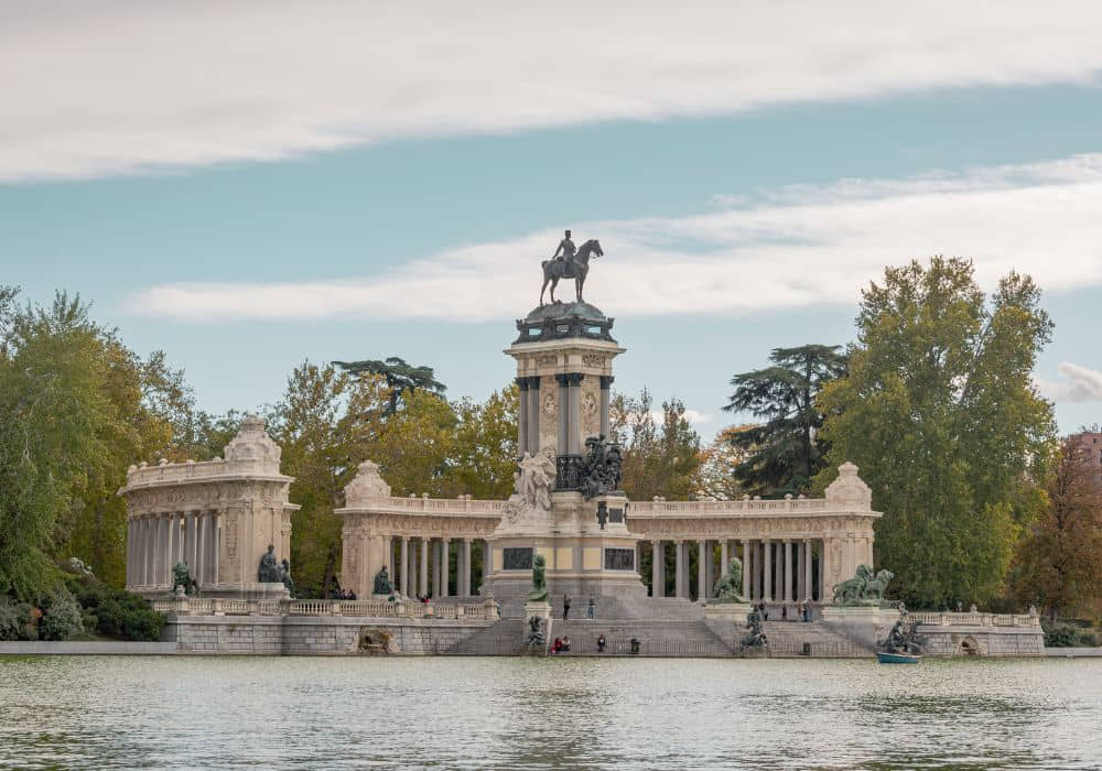 A statue in Retiro Park
