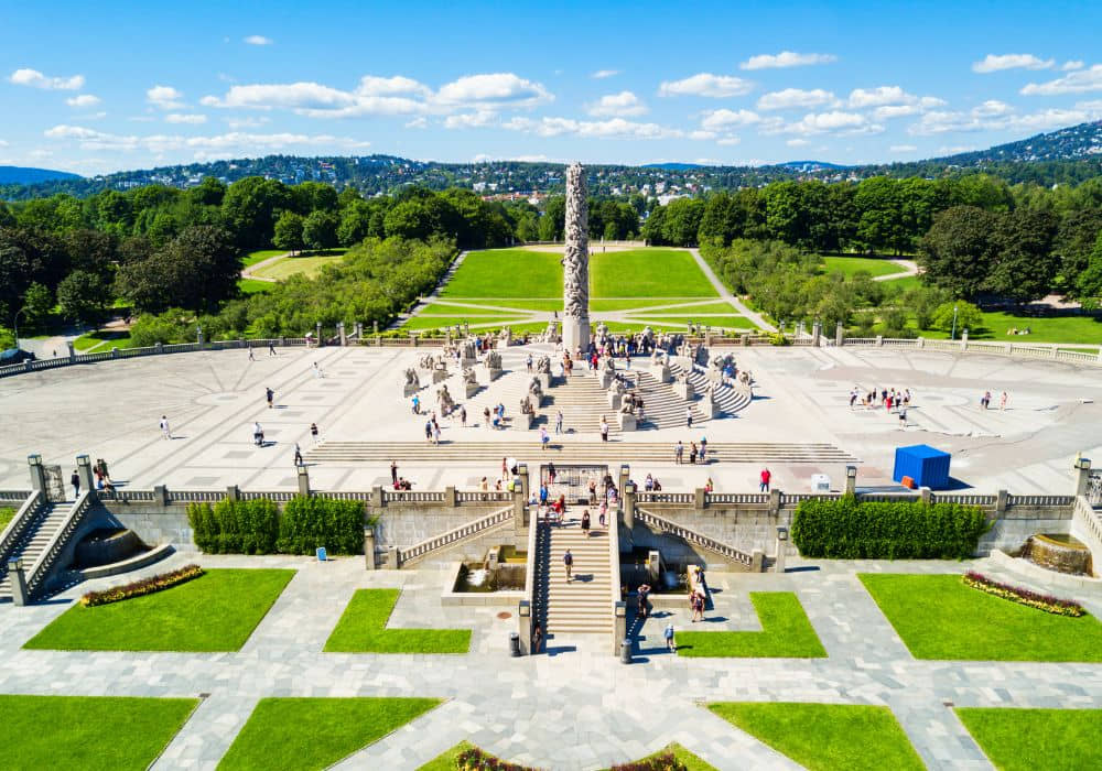 Tourists at Vigeland Sculpture Park